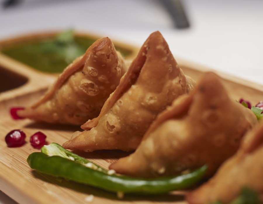 Crispy samosas with green chutney